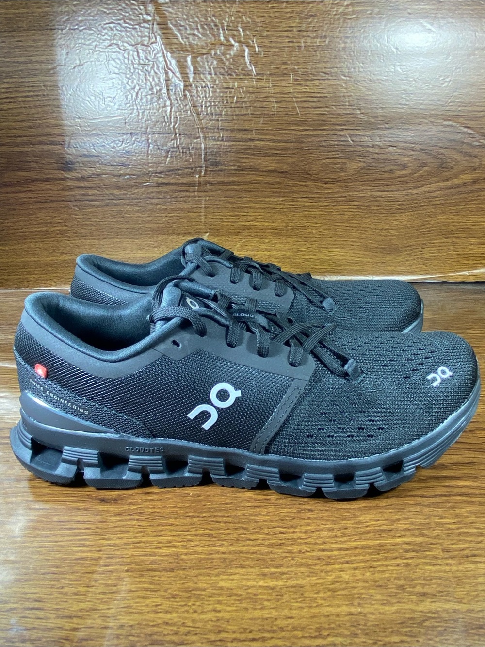 On Cloud X women’s shoe size 9